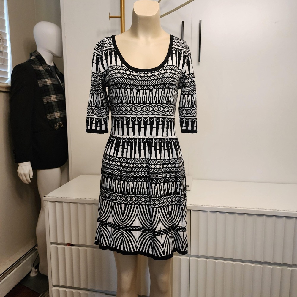 M Black & White Geometric Mini Dress,‎ Size Medium